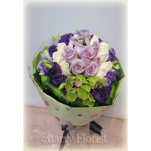 BOU 0007 A級進口10支紫色玫瑰 + 10支象牙色玫瑰 + 季節性襯花